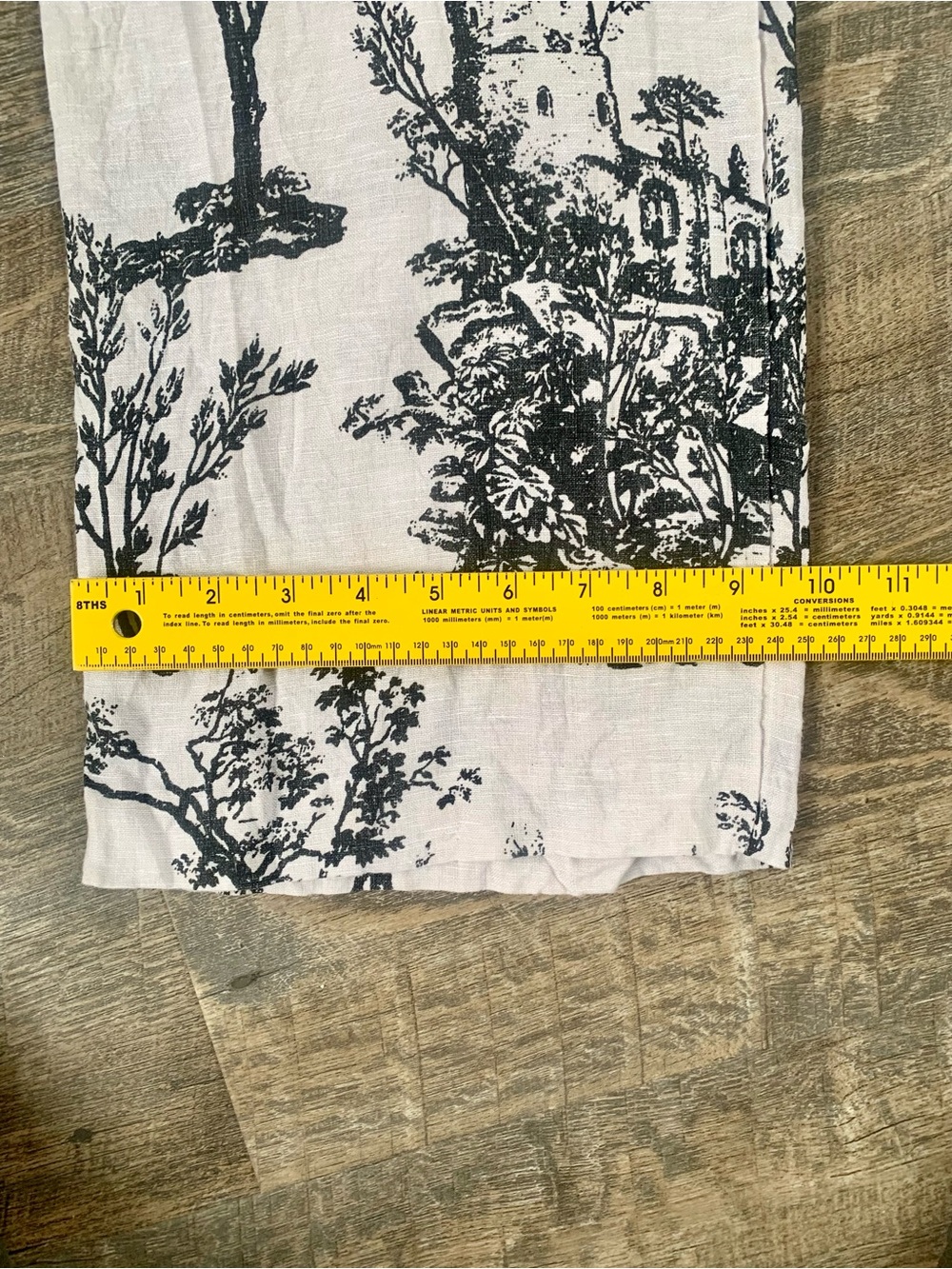 Toile-Print Cottagecore Wide Leg Crop Pants in White and Black Linen - Picture 6 of 10